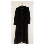 1090	FLEMMINGTON FURS MINK COAT FEMALE PELTS. 18 IN ACROSS THE SHOULDERS APP. 51 IN LONG
