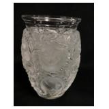 1046	SIGNED LALIQUE VASE W/ BIRDS FROSTED & CLEAR. 6 3/4 IN H. SIGNED IN SCRIPT LALIQUE FRANCE. 