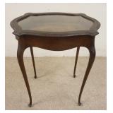 1139	PETITE TURTLE TOP DISPLAY TABLE, HINGED TOP. 24 IN X 17 IN, 28 IN H 