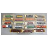 1319	LOT OF MODEL TRAIN CARS INCLUDES ATLAS, MNITRIX, & ROUNDHOUSE 