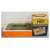 1324	HO MARX ACCESSORIES BARRELL LOADER NO. 6456 & CON-COR N SCALE EMD E7 POWERED A & DUMMY A SOUTHE