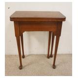 1118	HARDEN SMALL FLIP TOP TABLE, GATELEG, 20 IN X 10 IN CLOSED X 26 1/2 IN HIGH