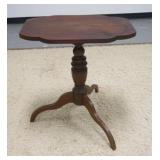 1305	ANTIQUE SPIDER LEG TILT TOP TABLE, HAS A STAIN ON THE TOP, 25 3/4 IN X 17 3/4 IN X 28 3/4 IN HI