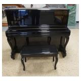 1018	OTTO ALTENBURG BLACK LACQUER  UPRIGHT PIANO W/ MATCHING LIFT TOP BENCH OA48F JJC00421. 57 IN W 