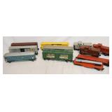 1330	LOT OF LIONEL MODEL TRAINS INCLUDES 8 TRAIN CARS & THREE CABOOSES