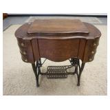 1152	OAK NEW ROYAL KIDNEY SHAPED TREADLE SEWING MACHINE