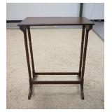 1287	SMALL SIDE TABLE W/TURNED LEGS & STRETCHER BASE, 24 IN X 15 1/4 IN X 30 IN HIGH