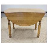 1292	OAK DROP LEAF TABLE WITH TURNED LEGS, 42 IN X 25 1/4 IN CLOSED. DROPS ARE 13 5/8 IN, 28 3/4 IN 