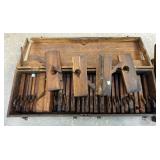 1310	LARGE LOT OF 31 ANTIQUE WOOD WORKING PLANES INCLUDING WOOD MOLDING PLANES