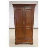 1027	LANE CEDAR LINED WARDROBE, 2 DOOR & ONE DRAWER W/ADJUSTABLE SHELF, APPROXIMATELY 38 IN WIDE X 2