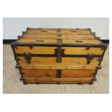 1042	ANTIQUE WOOD STORAGE TRUNK APPROXIMATLEY 35 IN X 20 IN X 23 IN HIGH