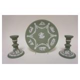 1068	GREEN JASPER WEDGWOOD ENGLAND 9 IN PLATE & 2 CANDLESTICKS, 5 IN HIGH