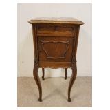 1122	COUNTRY FRENCH SCALLOPED EDGE SMOKING STAND, BROWN MARBLE INSET, ONE DRAWER OVER ONE DOOR & GRE