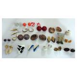 1309	LOT OF COSTUME EARRINGS