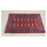 1052	PERSIAN WOOL THROW RUG, APPROXIMATELY 5 FT 2 IN X 3 FT 3 IN