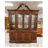 1080	HICKORY & WHITE MAHOGANY BREAKFRONT *AMERICAN MASTERS COLLECITON* CHIPPENDALE STYLE W/BANDED DO