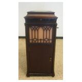 1231	ANTIQUE COPPER PAN W/ OLD REPAIR & WROUGHT IRON HANDLE. APP. 26 IN L 11 3/4 IN DIAMETER 