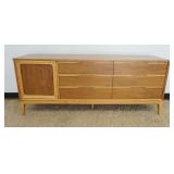 1285	MID CENTURY MODERN WALNUT SIX DRAWER ONE DOOR LOW CHEST. DOOR CONCEALS THREE DRAWERS. DOOR PANE