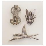 1039	MENS/WOMENS STERLING SILVER JEWELRY INCLUDES 2 BROOCHES/PINS AND A MONEY CLIP. MONEY CLIP & FLY