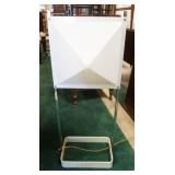 1184	UNUSUAL MID CENTURY MODERN TABLE LAMP WITH CHROME SIDES AND A LUCITE GEOMETRIC SHAPED TOP, APPR