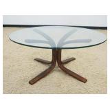 1185	MID CENTURY MODERN WESTNOFA FURNITURE GLASS TOP LAMP TABLE, APPROXIMATELY 35 1/2 IN X 16 IN HIG