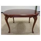1252	LEXINGTON MAHOGANY QUEEN ANNE STYLE DINING ROOM TABLE, APPROXIMATELY 54 IN X 42 IN X 30 IN HIGH