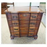 1251	SANFORD MAHOGANY BLOCK FRONT CHEST OF DRAWERS, APPROXIMATELY 28 IN X 19 IN X 29 IN H