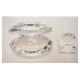 1005	SWAROVSKI CUT CRYSTAL CLAM SHELLS WITH PEARL FIGURINE, LARGEST APPROXIMATELY 2 IN H