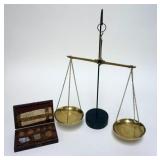 1090	ANTIQUE BRASS & IRON BALANCE SCALE W/WEIGHTS, APPROXIMATELY 16 IN HIGH