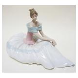 1022	LLADRO PORCELAIN FIGURE OF A GIRL SITTING, APPROXIMATELY 9 1/2 IN HIGH