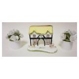 1161	COALPORT *THE COACHING INN* & 2 MINIATURE CHINA FLOWERS IN BASKETS, COTTAGE APPROXIMATELY 6 IN 