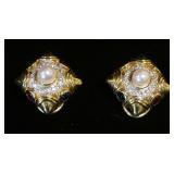 1197	PAIR OF 14KT YELLOW GOLD CLIP BACK EARRINGS, 11.40 DWTS & CONTAINING 2 ROUND EMERALDS, 2 ROUND 