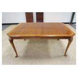 1186	CHERRY DINING TABLE WITH BANDED TOP, QUEEN ANNE STYLE LEGS AND 2 LEAVES, APPROXIMATELY 42 IN X 