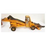 1142	ANTIQUE TOY PRESSED STEEL MILLING MACHINE, NEEDS NEW BELT, APPROXIMATELY 30 IN LONG X 10 1/2 IN