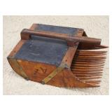 1046	CRANBERRY SCOOP