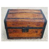1110	ANTIQUE PINE SMALL DOME TOP STAGECOACH TRUNK, APPROXIMATELY 20 IN X 13 IN X 15 IN