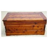 1116	CEDAR CHEST W/TRAY, APPROXIMATELY 37 IN X 19 IN X 17 IN