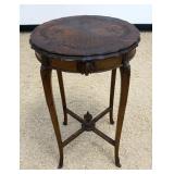 1118	DIMINUTIVE WALNUT LAMP TABLE, APPROXIMATELY 18 IN X 28 IN HIGH