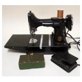 1030	SINGER FEATHER WEIGHT SEWING MACHINE