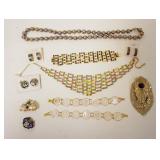1150	GROUP OF ASSORTED COSTUME JEWELRY