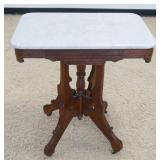 1189	WALNUT VICTORIAN MARBLE TOP PARLOR TABLE, APPROXIMATELY 28 IN X 20 IN X 30 IN HIGH