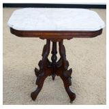 1191	WALNUT VICTORIAN MARBLE TOP PARLOR TABLE, APPROXIMATELY 28 IN X 20 IN X 30 IN HIGH