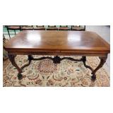 1006	WALNUT DINING ROOM TABLE WITH CARVED LEGS AND STRETCHER BASE, PULL OUT SURFACE LEAVES, APPROXIM