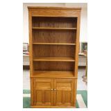 1016	PENNSYLVANIA HOUSE OAK BOOKCASE WITH 3 ADJUSTABLE SHELVES AND 2 DOOR STORAGE AT BOTTOM, APPROXI