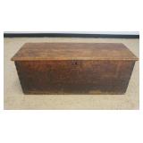 1135	ANTIQUE PRIMITIVE BLANKET CHEST	ANTIQUE PRIMITIVE BLANKET CHEST, 6 BOARD, DOVETAILED W/UNUSUAL 