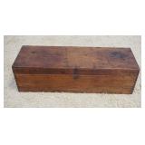 1147	ANTIQUE OAK DOVETAILED JOINERS TOOL BOX	ANTIQUE OAK DOVETAILED JOINERS TOOL BOX, APPROXIMATELY 