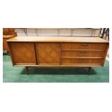 1003	MIDCENTURY MODERN UNITED FURNITURE CO LOW CHEST W/LATTICE WORK INLAID DOUBLE DOORS CONCEALING 6