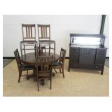 1135	MISSION OAK DINING ROOM SET INCLUDING 6 CHAIRS, 45 IN ROUND TABLE & SIDEBOARD W/MIRROR TOP, APP