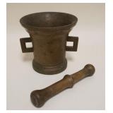 1001	ANTIQUE BRASS MORTAR & PESTLE, APPROXIMATELY 9 IN HIGH
