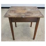 1193	ANTIQUE COUNTRY PINE WORK TABLE, TAPPERED LEGS AND PIN CONSTRUCTION, APPROXIMATELY 30 IN X 25 I